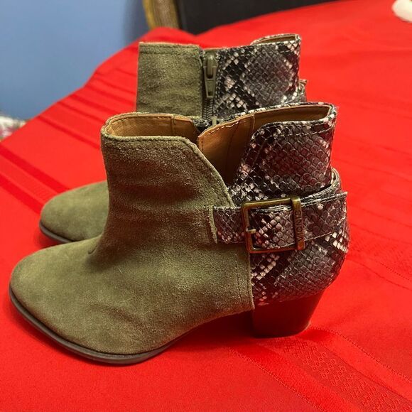 Vionic Naomi Snake Print Olive Green Wedge Ankle Boots Size 7 - Picture 6 of 10
